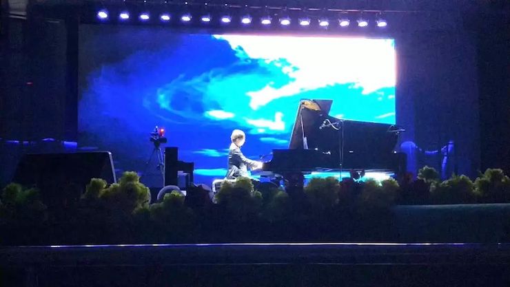 尊龙凯时艺术家宋思衡“80后的时光机”多媒体音乐会内蒙古巡演圆满落幕