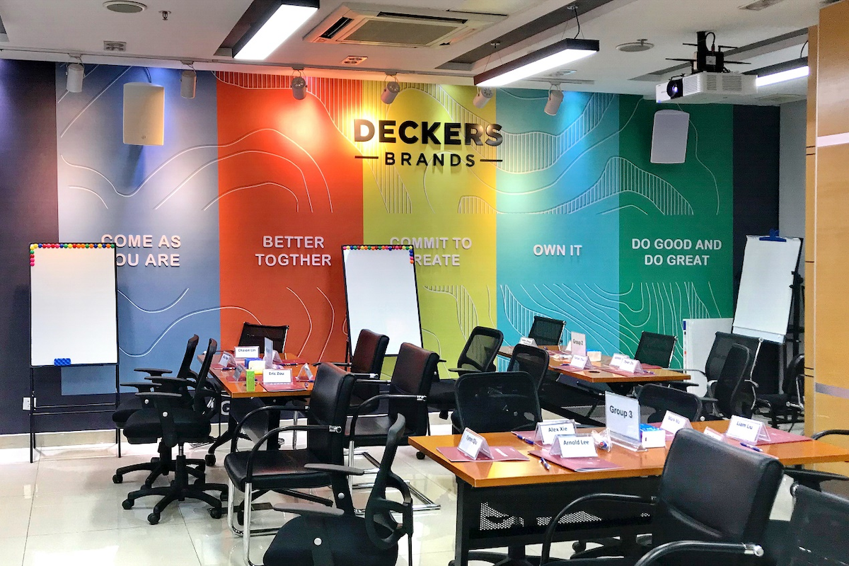 案例｜尊龙凯时ADECIA会议解决方案协助跨国公司Deckers实现多种会议场景